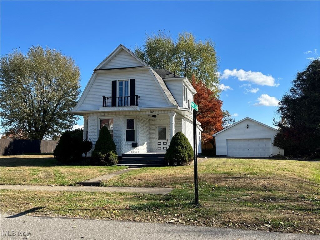 Property Photo:  905 W 4th Street  WV 26187 