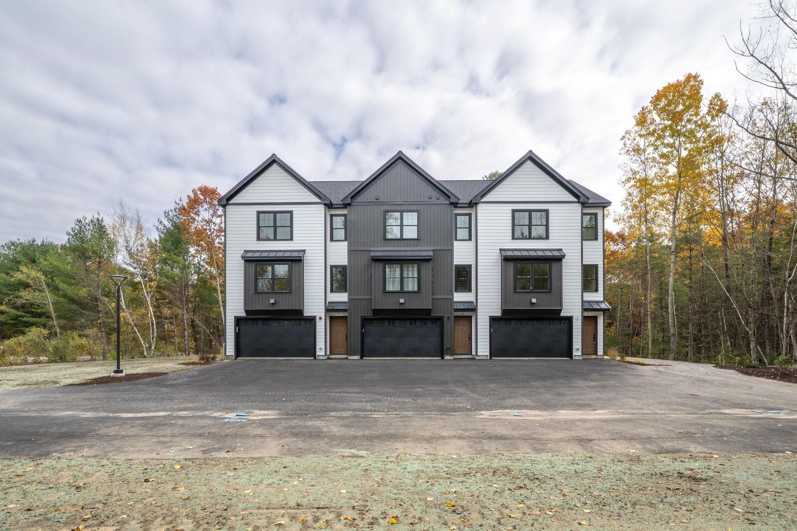 Property Photo: 14 Mohawk Drive NH 03053