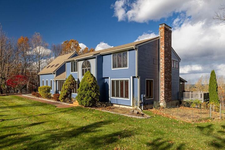 Property Photo:  8 Longview Drive  NH 03304 