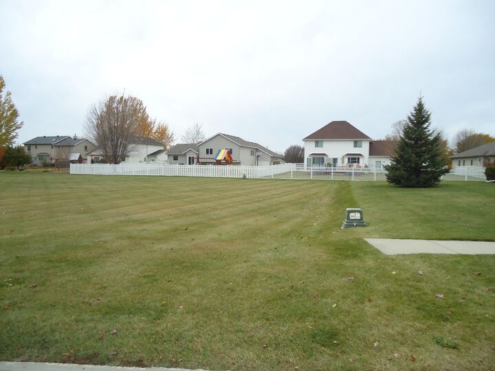 Property Photo:  4518 Riverwood Drive N  ND 58102 