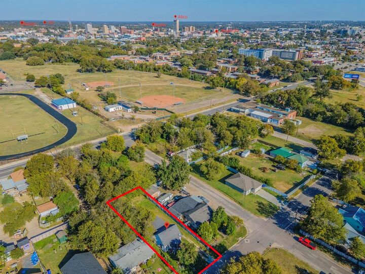 Property Photo: 1403 Gurley Avenue TX 76706