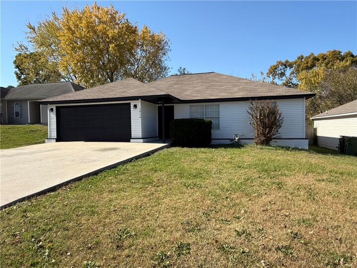 Property Photo: 1014 E Street AR 72756