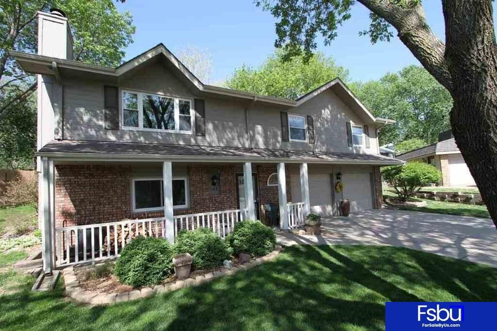 Property Photo: 1104 Bruce Circle NE 68005