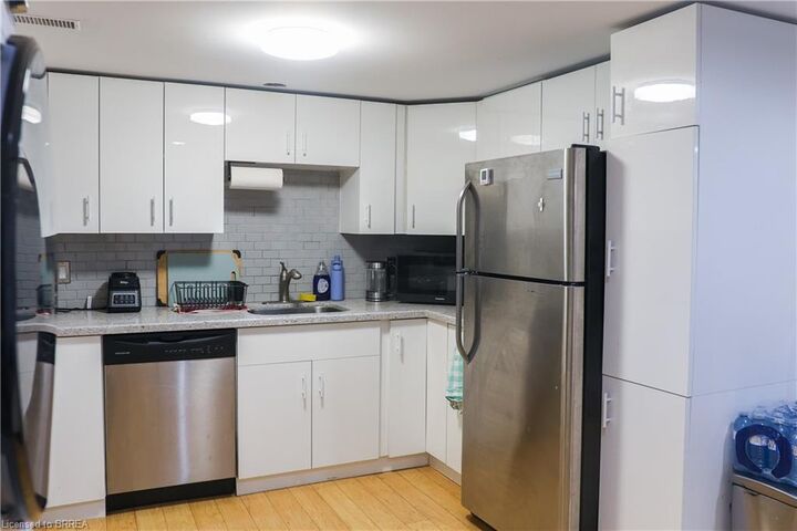 Property Photo:  2 Robroy Court  ON N3R 3E3 