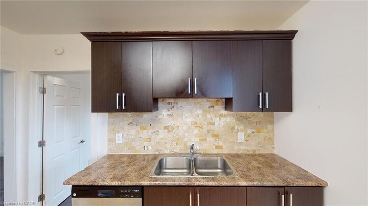 Property Photo:  1544 King Street E 405  ON L8K 1S9 