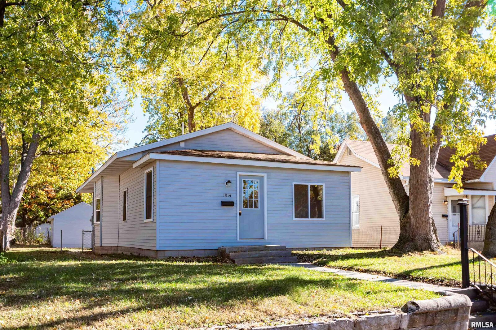 Property Photo: 1014 S 3rd Street IL 61554