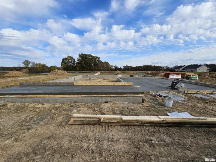 Property Photo: 18366 N Jefferson Field Lane IL 62864