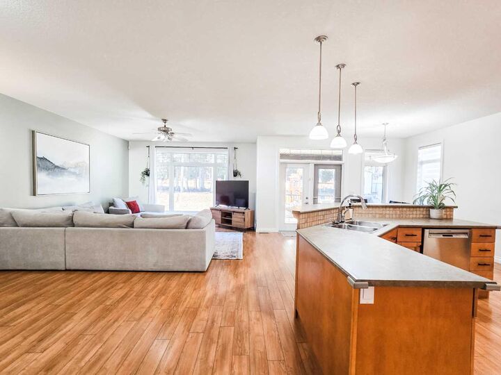 Photo de la propriété:  5618 16 Avenue  AB T7E 1X1 