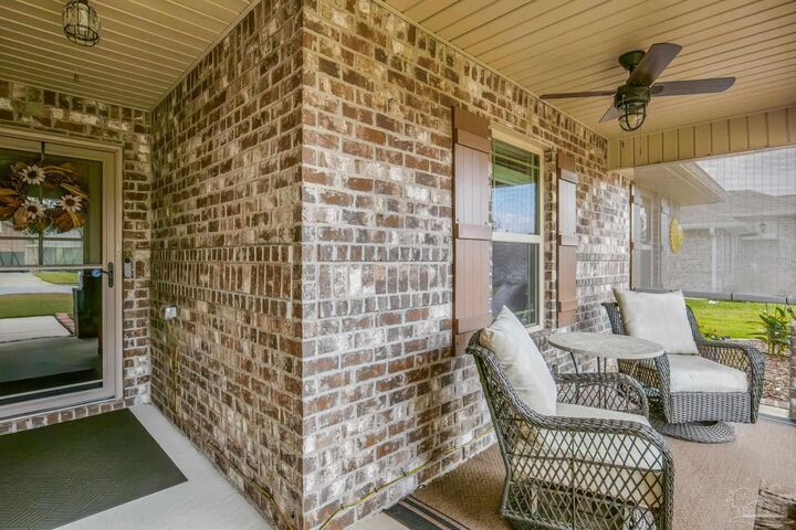 Property Photo: 8905 Clearbrook Dr FL 32583