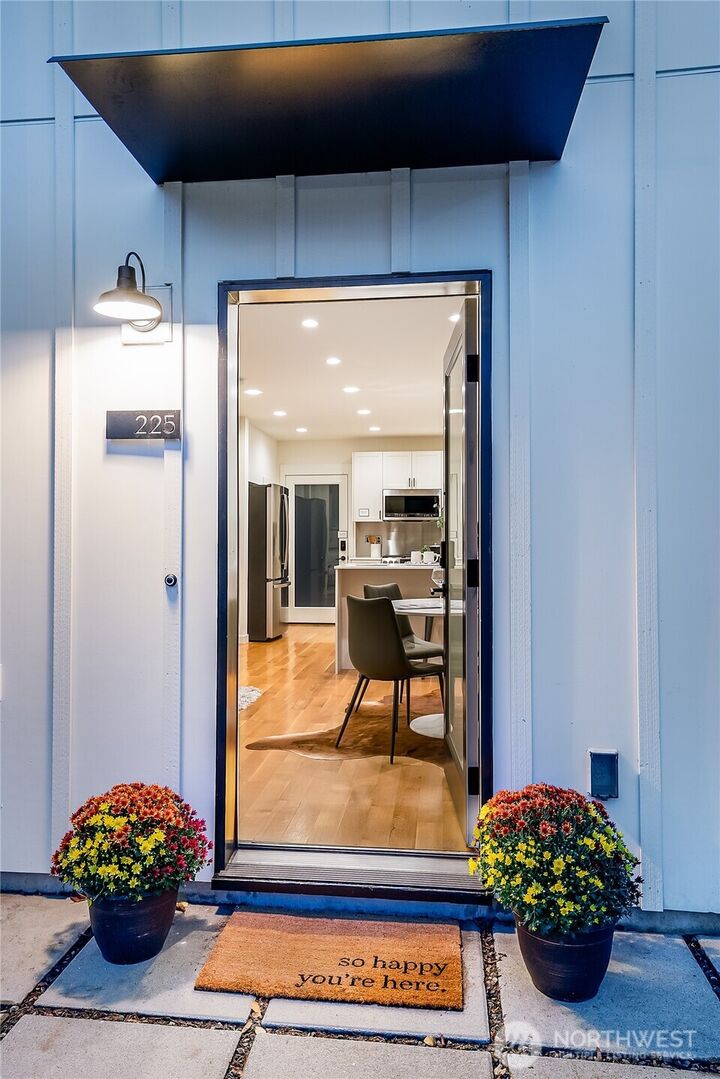 Property Photo: 225 24th Avenue WA 98122