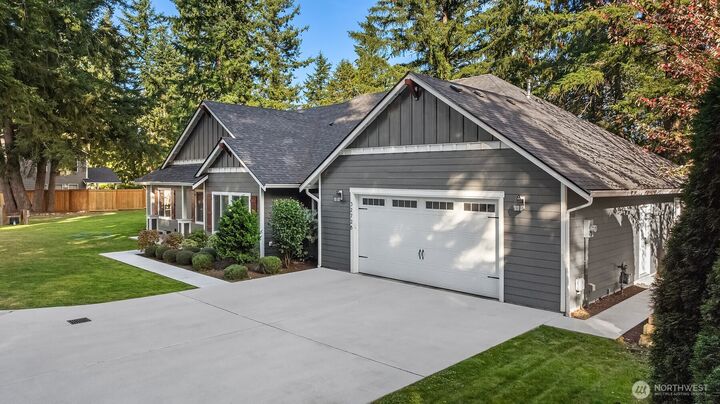 Property Photo:  32728 SE 44th Street  WA 98024 