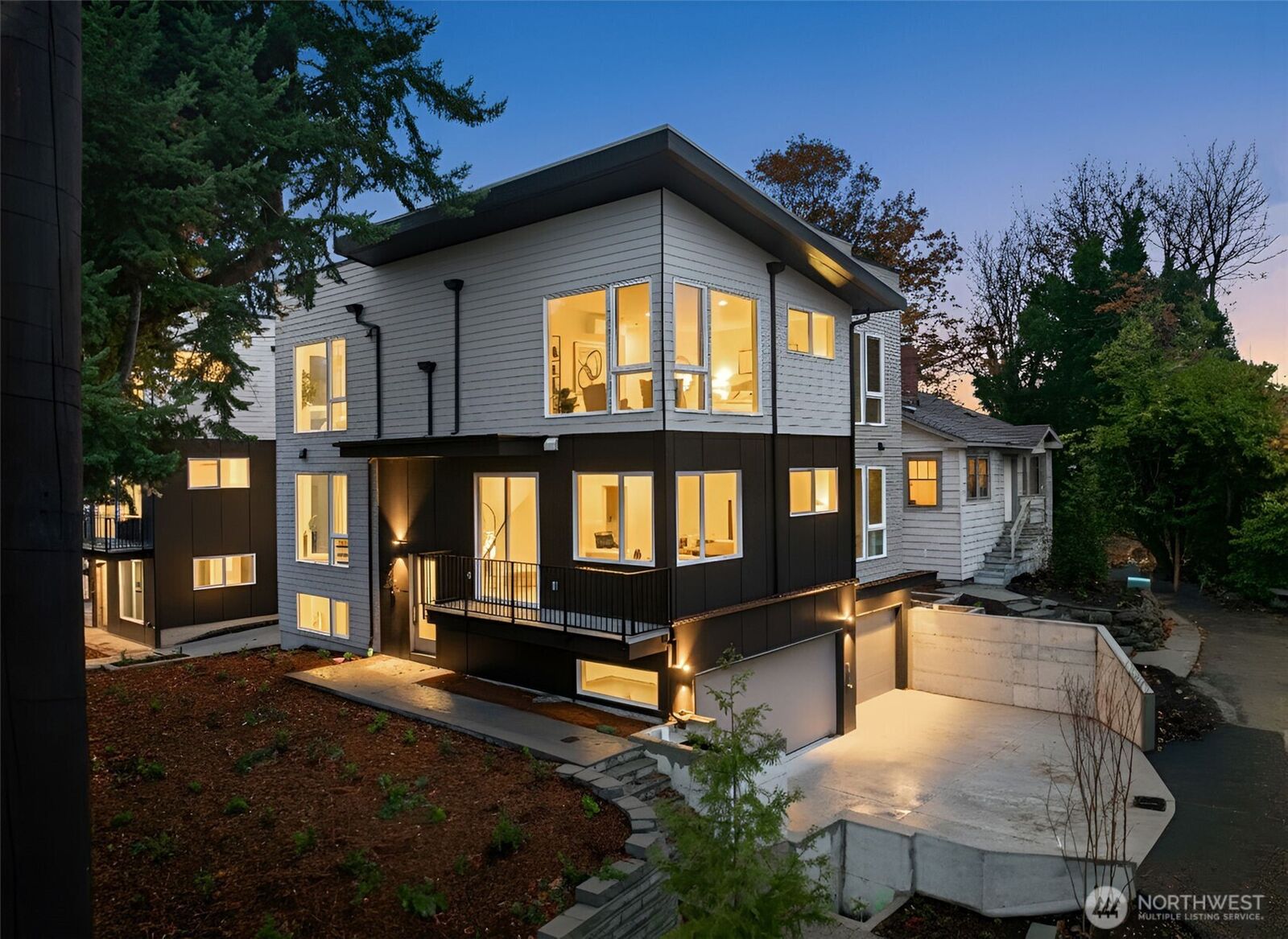 Property Photo: 2103 SW Genesee Street WA 98106