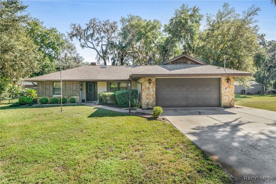 Property Photo:  4980 E Rugby Trail  FL 34442 