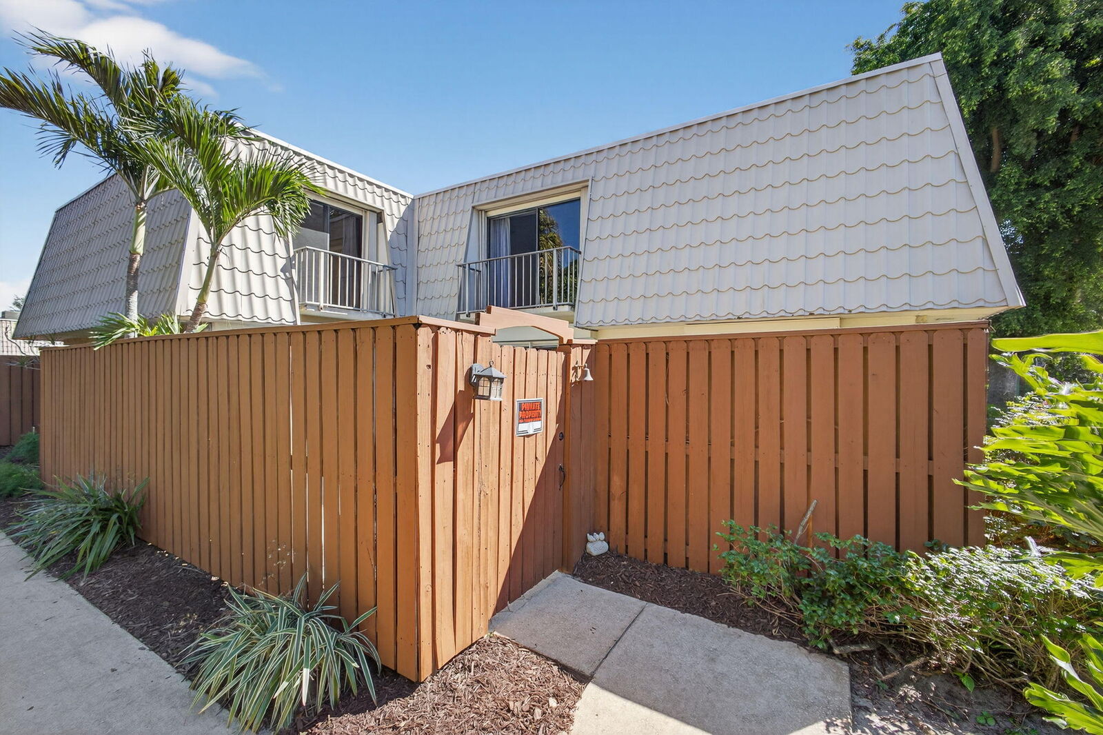 Property Photo: 1700 Embassy Drive 103 FL 33401