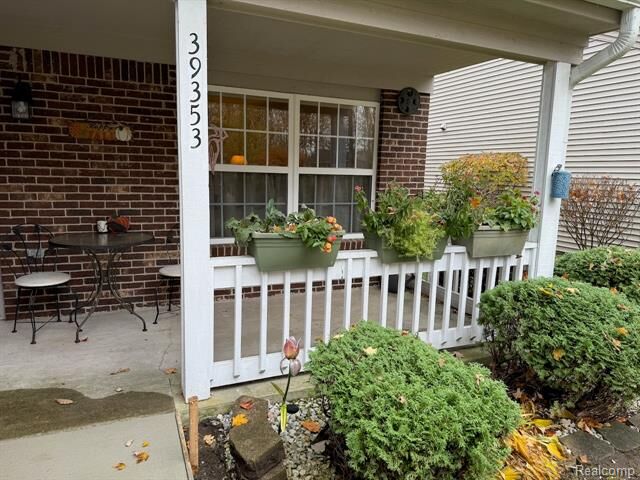 Property Photo: 39353 Armstrong Lane MI 48185
