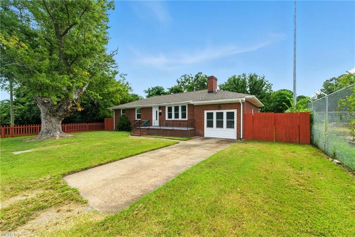 Property Photo: 1000 38th St VA 23607