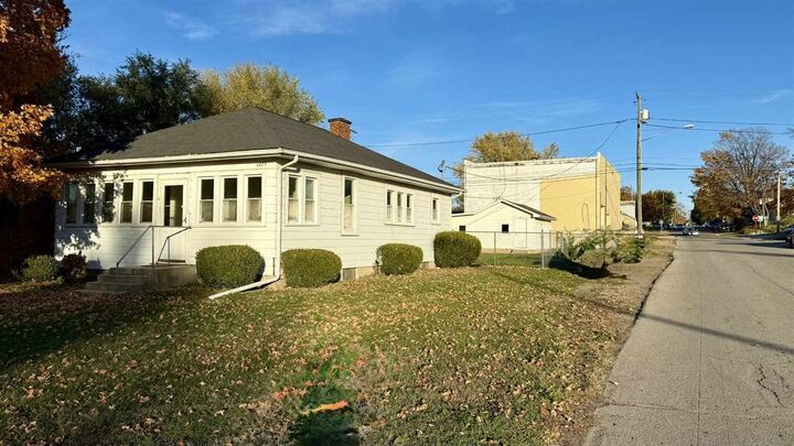 Property Photo: 1225 S 8th Place IN 47374