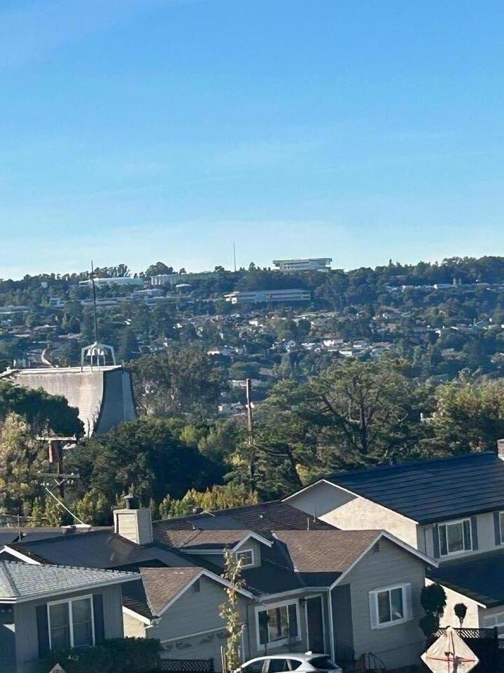 Property Photo: 423 La Casa Avenue CA 94403