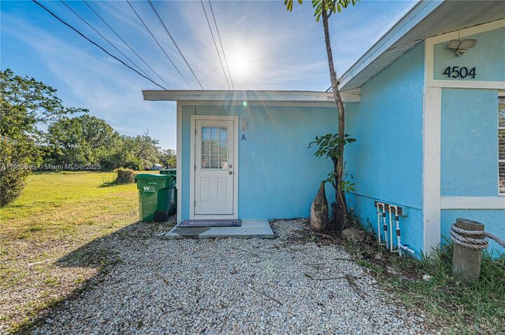 Property Photo:  4504 Oakley St A  FL 33980 