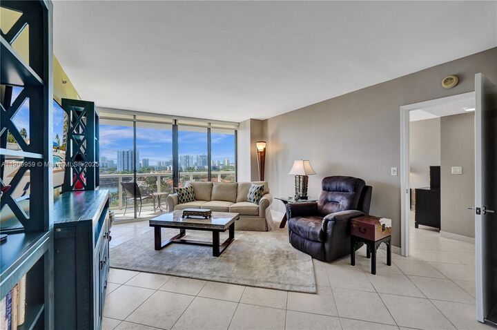 Property Photo: 3600 Yacht Club Dr 904 FL 33180