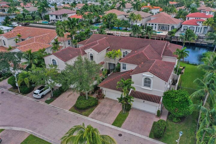 Property Photo: 1385 Harbor Vw E FL 33019