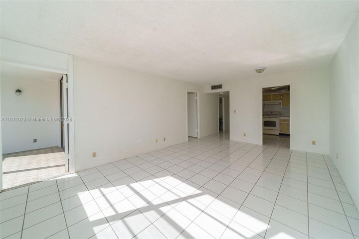 Property Photo: 2741 Taft St 312 FL 33020