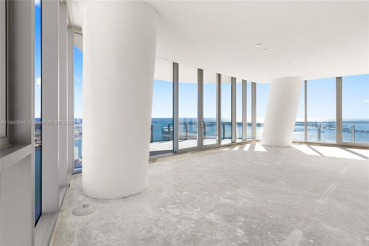 Property Photo:  300 Biscayne Boulevard Way 5201E  FL 33131 