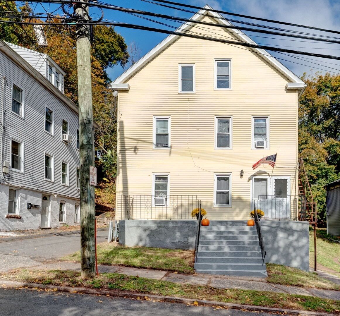 Property Photo:  144 Pleasant Street  CT 06051 