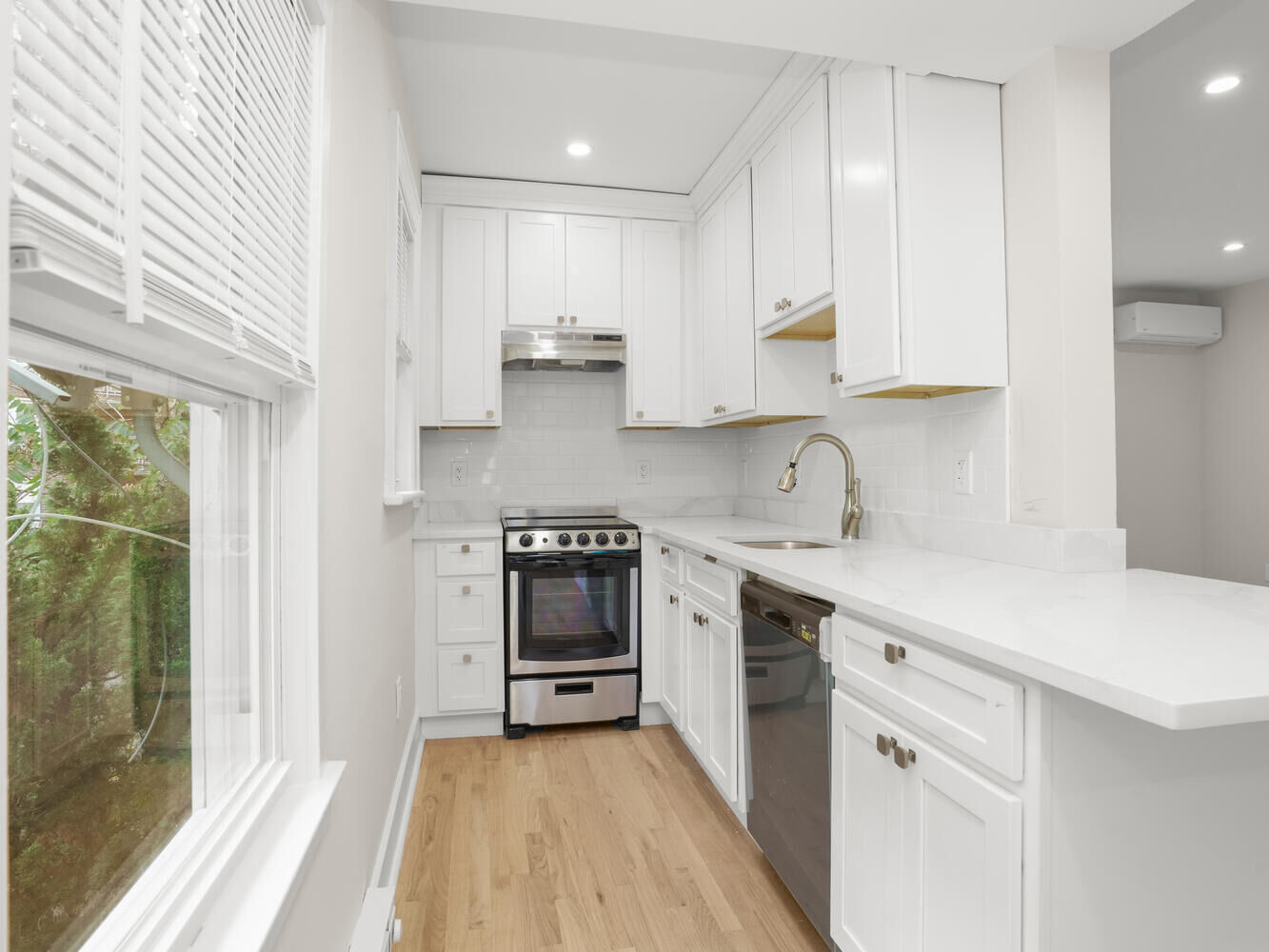 Property Photo:  21 Holcomb Avenue Apt 2R  CT 06906 