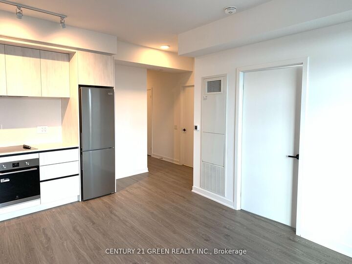 Property Photo:  2495 Eglinton Avenue W 2013  ON M9B 6J7 