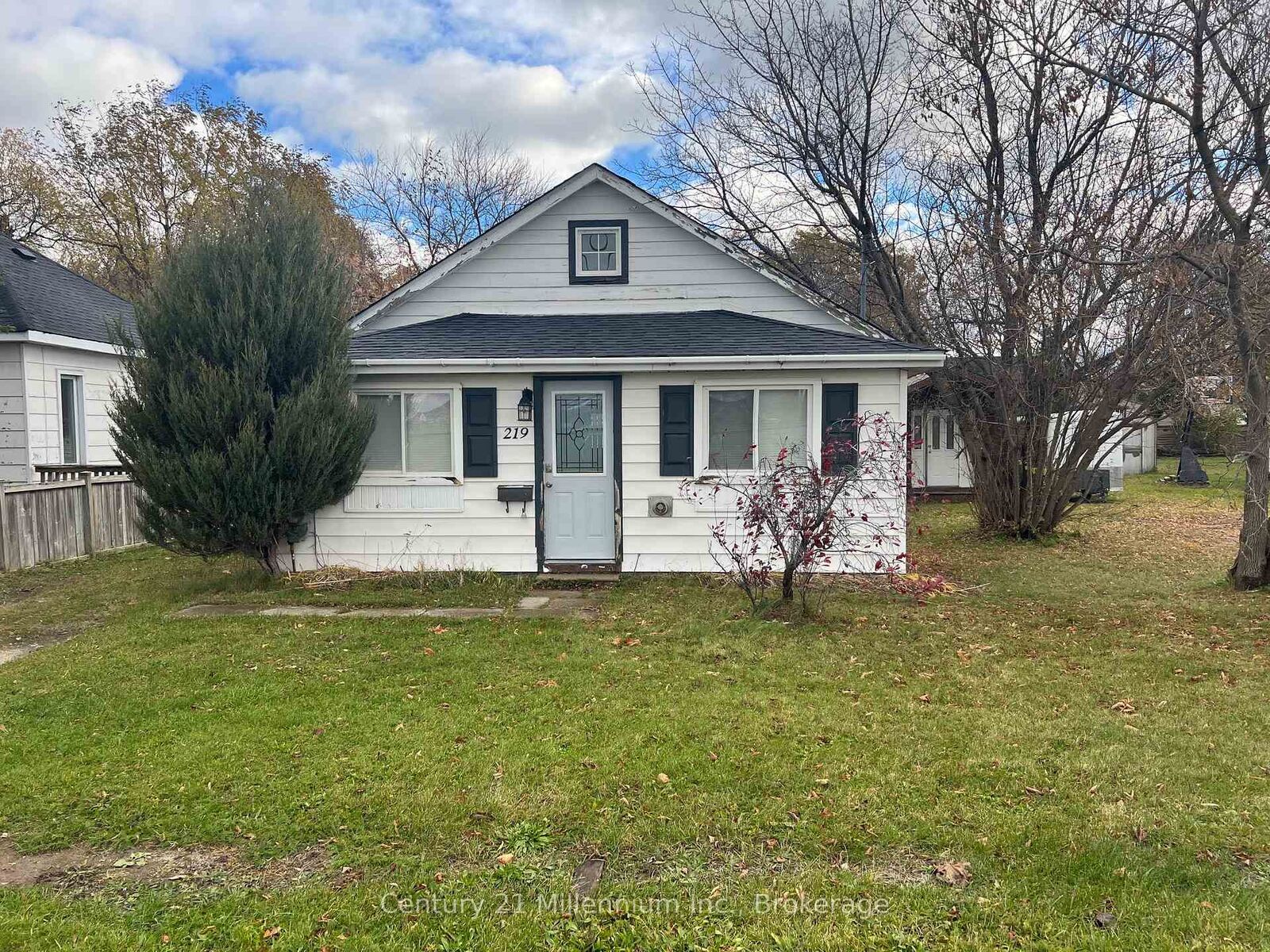 Property Photo:  219 Spruce Street  ON L9Y 3G9 