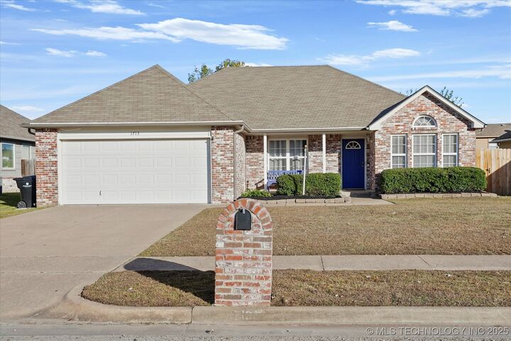 1713 S Narcissus Place  Broken Arrow OK 74012 photo