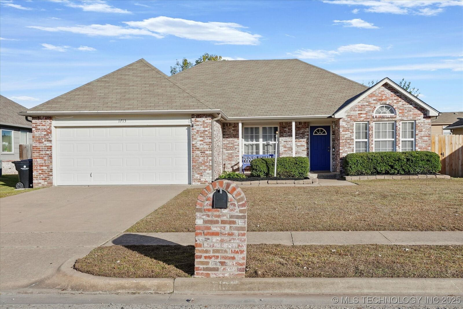 Property Photo:  1713 S Narcissus Place  OK 74012 