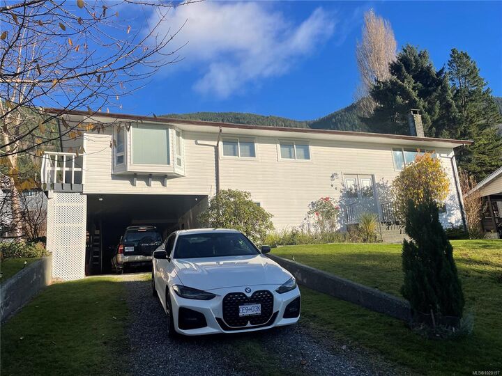 Property Photo:  965 Haida Ave  BC V0N 2N0 