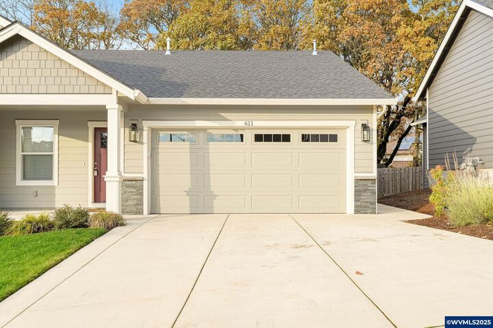 Property Photo: 611 Jared Valley St SE OR 97306