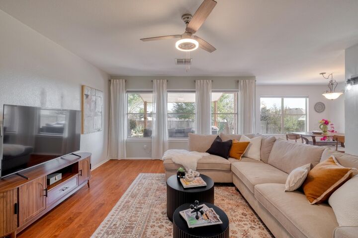 Property Photo: 554 Sandstone Trail TX 78610