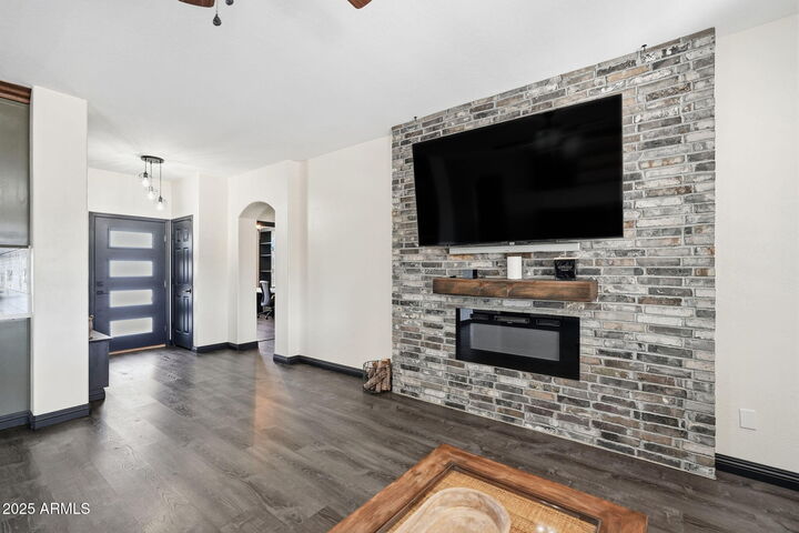 Property Photo:  19623 W Meadowbrook Avenue  AZ 85340 