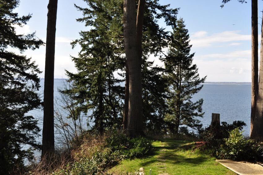 Property Photo: 1515 126A Street BC V4A 1K1