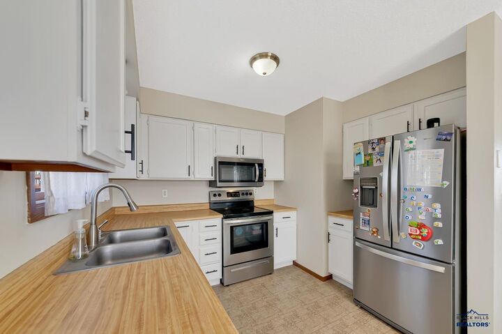 Property Photo: 3224 Johnston Ln SD 57703