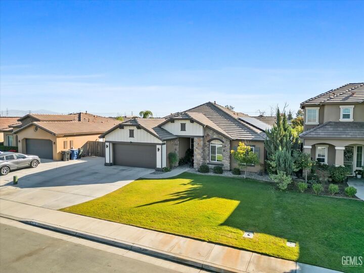 Property Photo: 9121 Bolero Avenue CA 93312