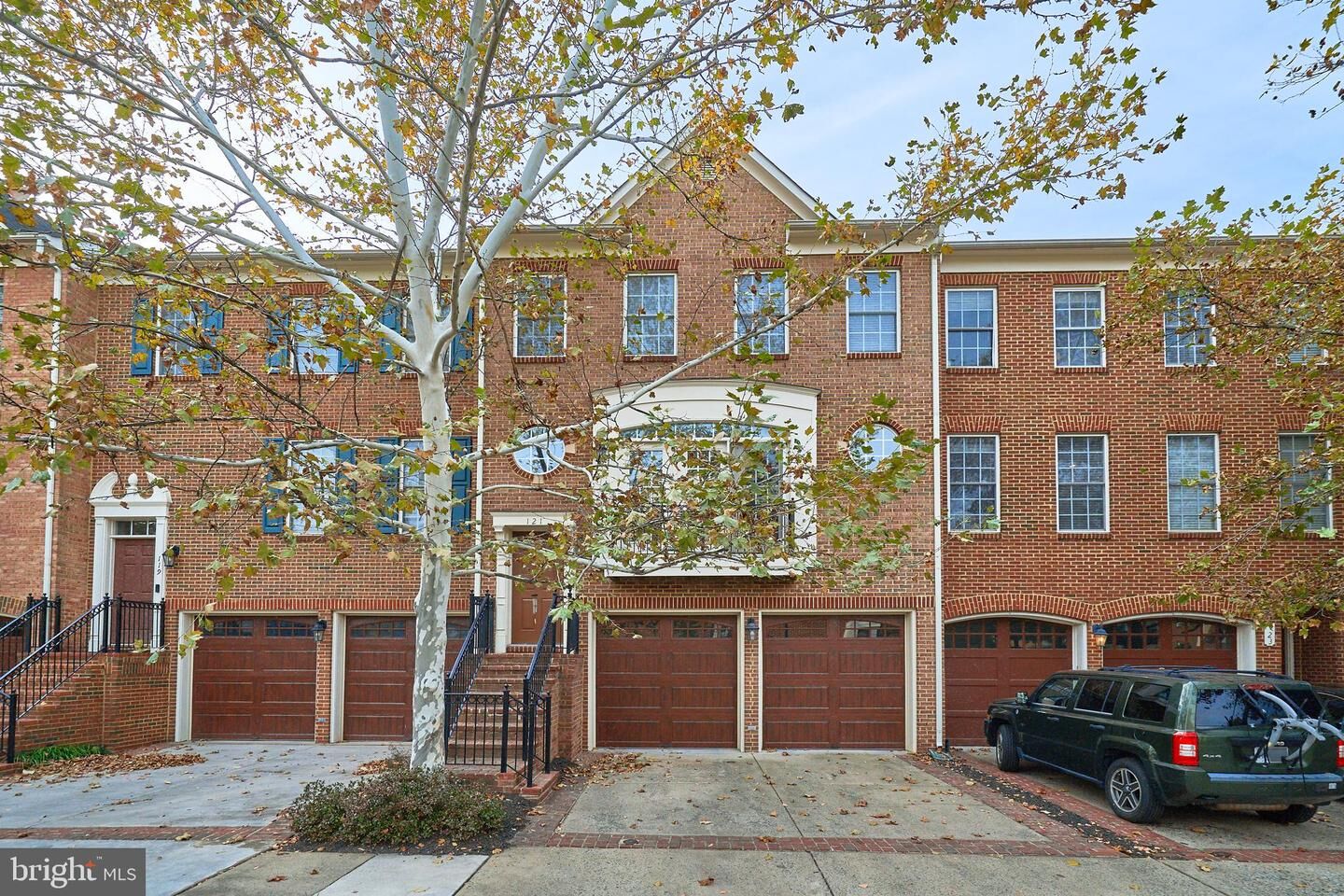 Property Photo:  121 Herndon Mill Circle  VA 20170 