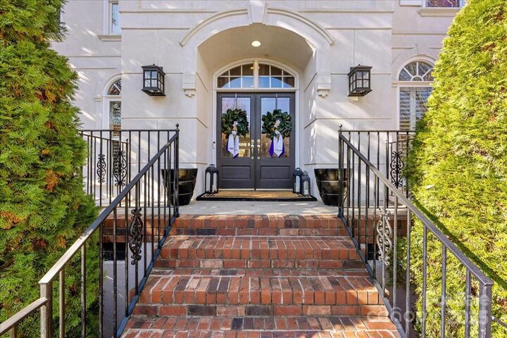 Property Photo: 7625 Seton House Lane NC 28277