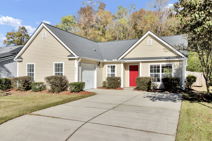 Property Photo: 8617 Madelyn Street SC 29406