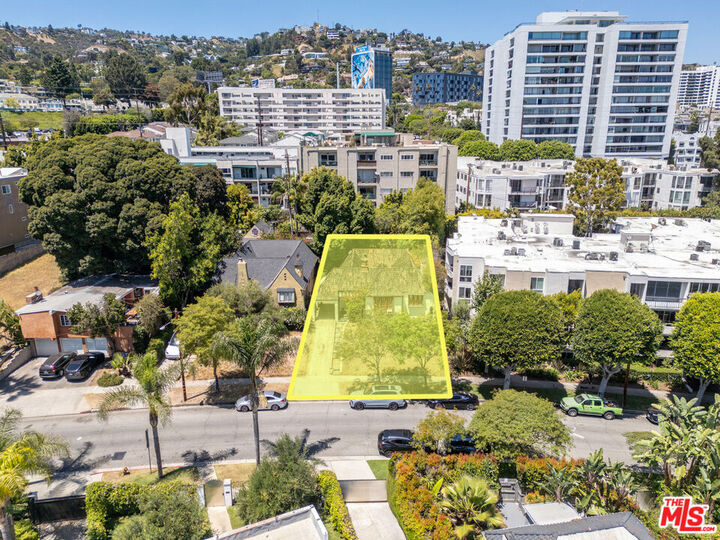 Property Photo:  8553 W West Knoll Dr  CA 90069 