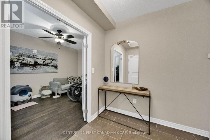 Property Photo:  330 Ridout Street North 2206  ON N6C 3Z3 