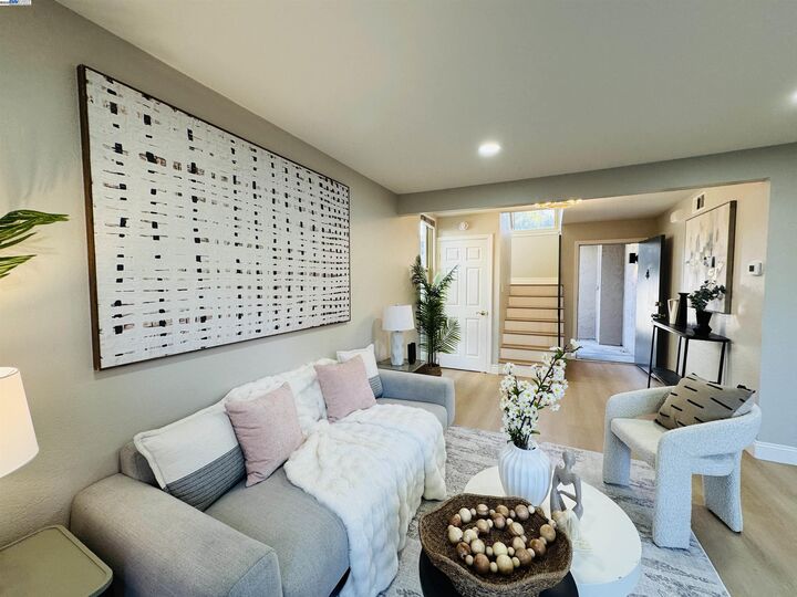 Property Photo:  707 Sandpiper Cmn  CA 94551 