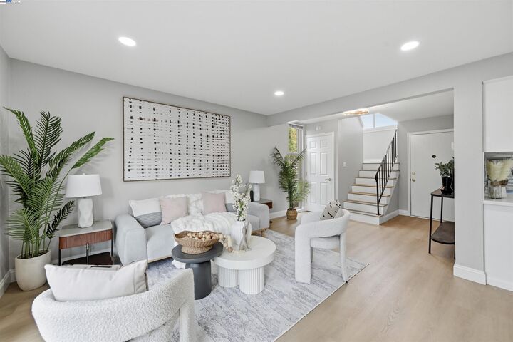 Property Photo: 707 Sandpiper Cmn CA 94551