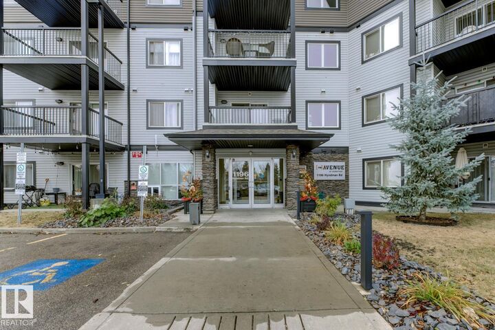 Property Photo:  1196 Hyndman Rd NW  AB T5A 0P8 