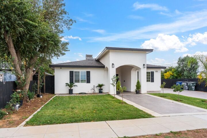 Property Photo:  325 W Lorena Avenue  CA 93706 