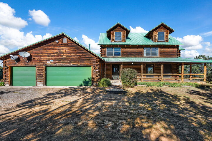 Property Photo: 8 Estancia Vista Drive NM 87015